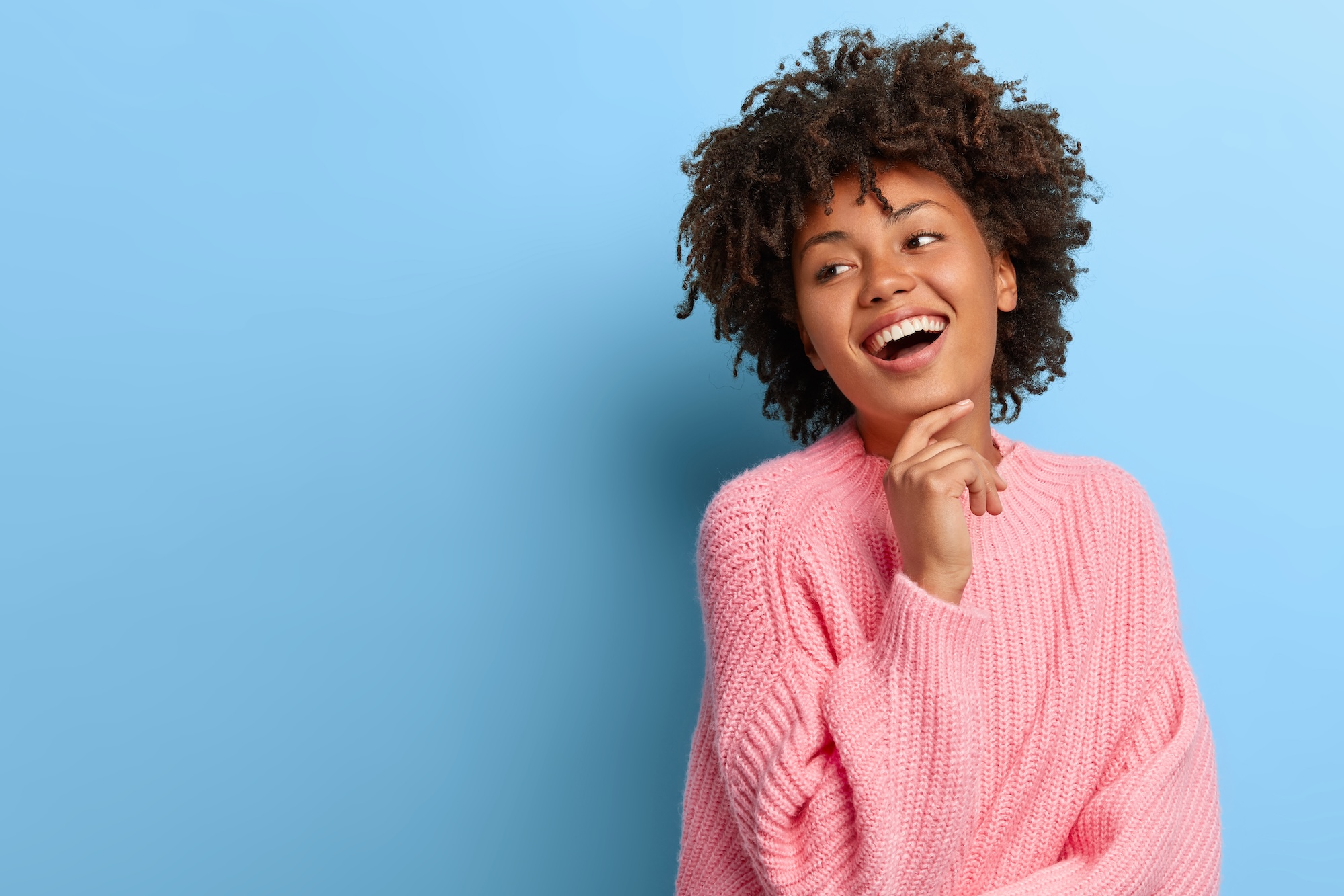 Smiling woman in a pink jersey